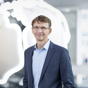 Dr. Christoph Hiller